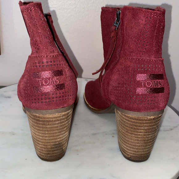 EUC TOMS “Majorca” Peep Toe Perforated Burgundy Wine Suede Ankle Booties Sz 7.5 - Picture 5 of 17